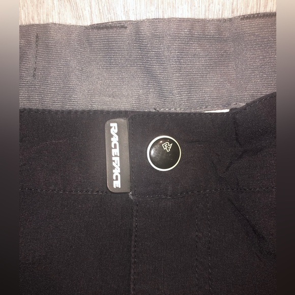 Raceface men’s lightweight black riding shorts sz medium - Picture 2 of 5